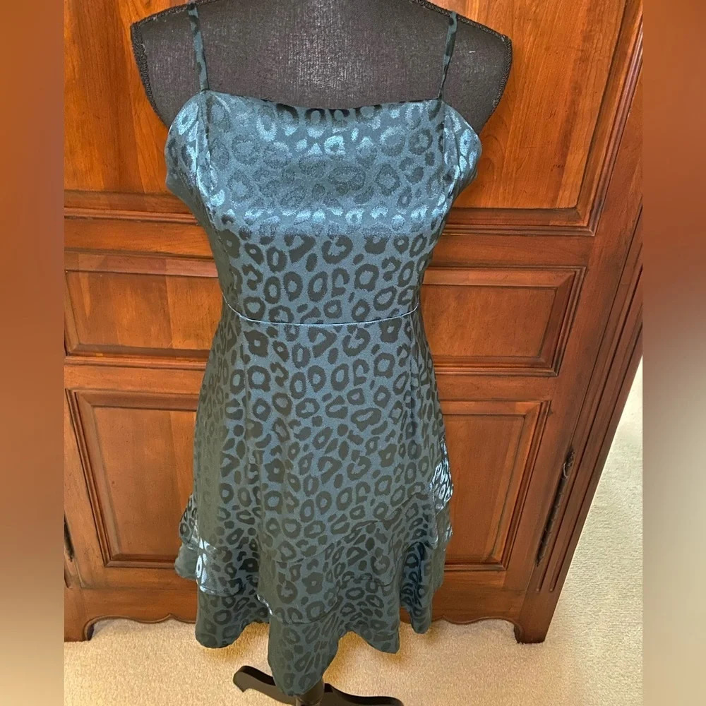 Women’s size M tone on‎ tone cheetah print dress in teal.Tags off-never worn